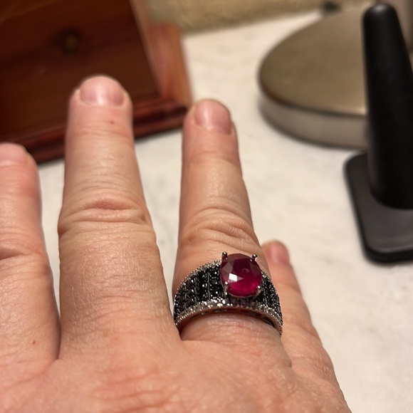 Gorgeous 925 stamped ring(8) - Picture 2 of 4